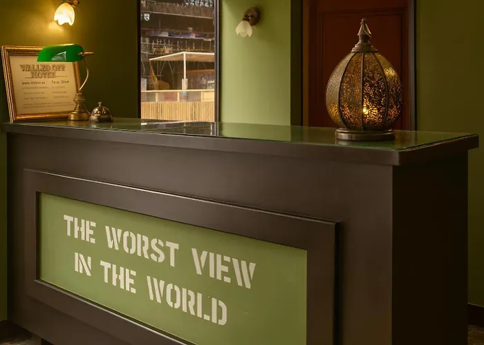 Walled Off Hotel Parijs